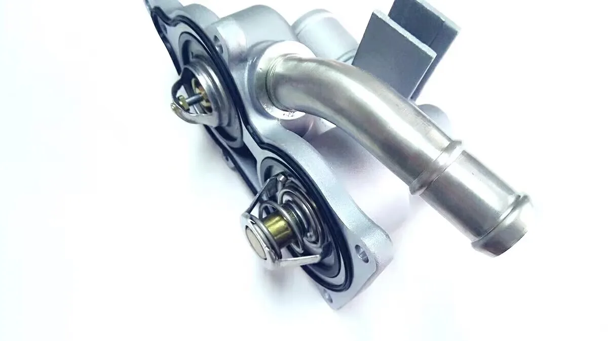 

Автомобильные детали двигателя 10013853/THM200001 оригинальный 1 комплект термостата 80 и 88 комплект для китайского двигателя SAIC MG3 MG5 ROEWE 350 1,5 л