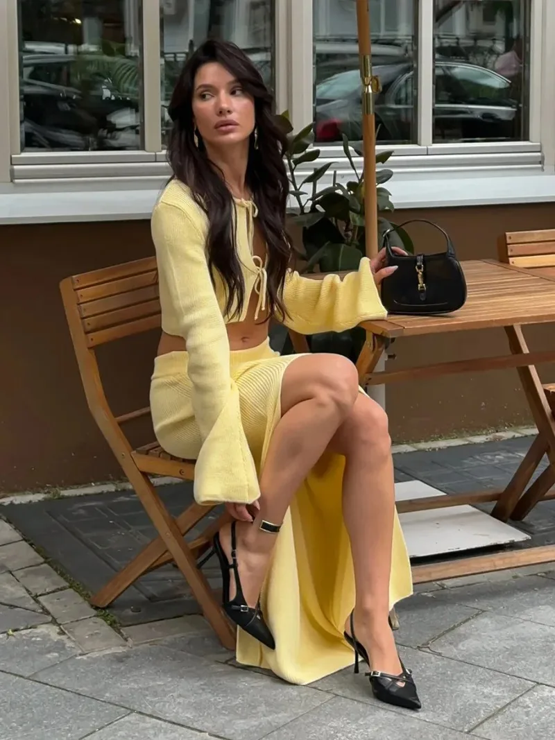 2025, langärmeliges Rock-Set aus gestrickter Spitze, Herbst-Damen-Set, bequem, vielseitig, Strickjacke mit Trompetenärmeln, geteilter halblanger Rock-Set