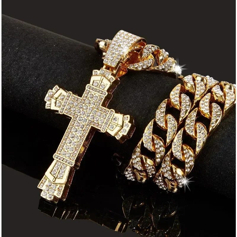 Hip Hop Big Cross Pendant Necklace Punk Fashion Miami Cuban Chain for Men and Women Religious Prayer Jewelry Accessories