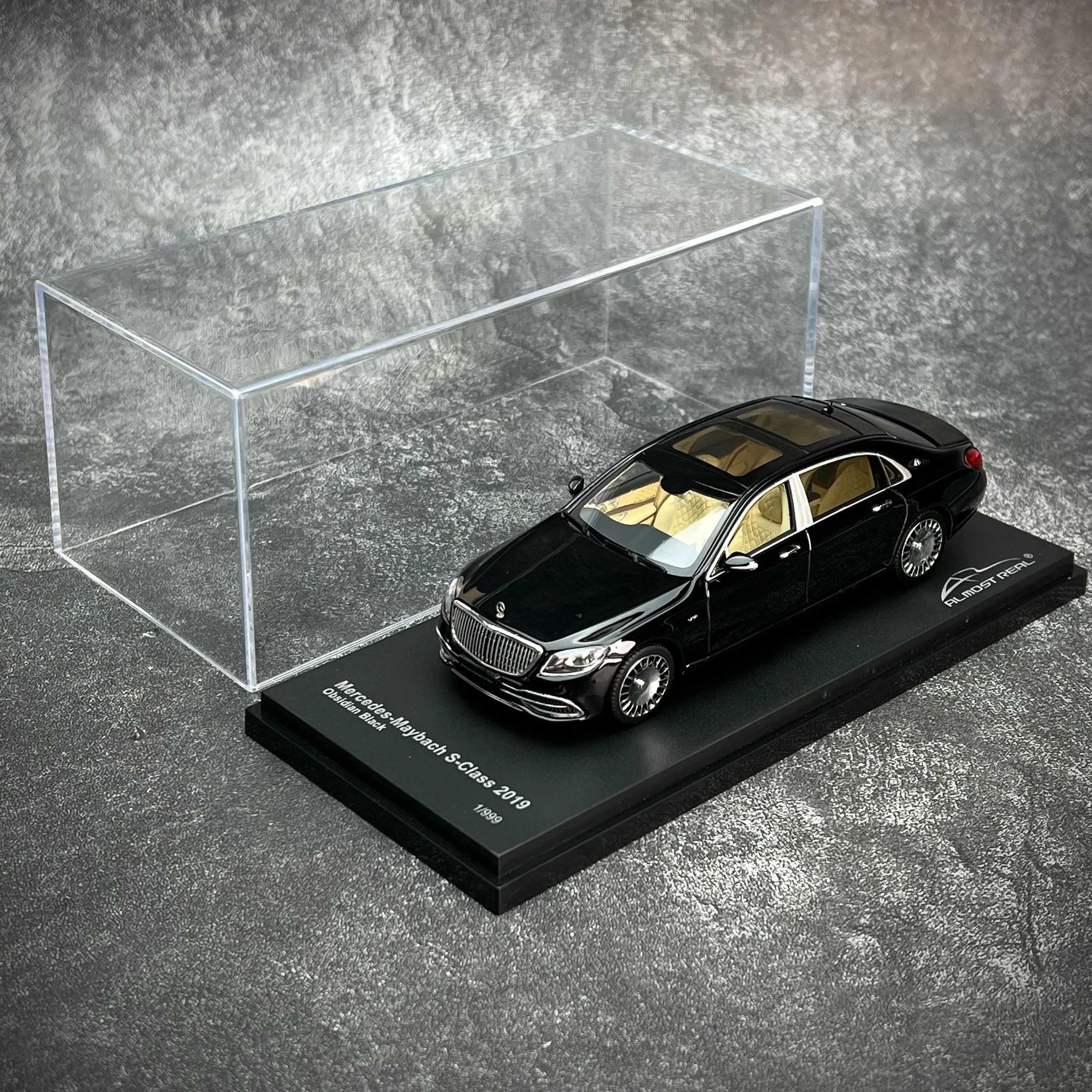 1:43 Mercedes-Benz Maybach S-Class 2019 die-cast alloy model, children\'s collection toy car model, gift for friends.