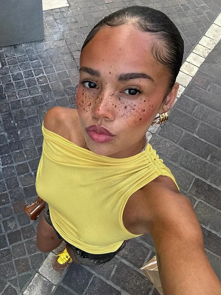 패션 셔링 숄더 여성 탱크탑 불규칙한 주름 여름 시크 솔리드 핫티 심플 베이직 스트리트웨어 슬림 베스트