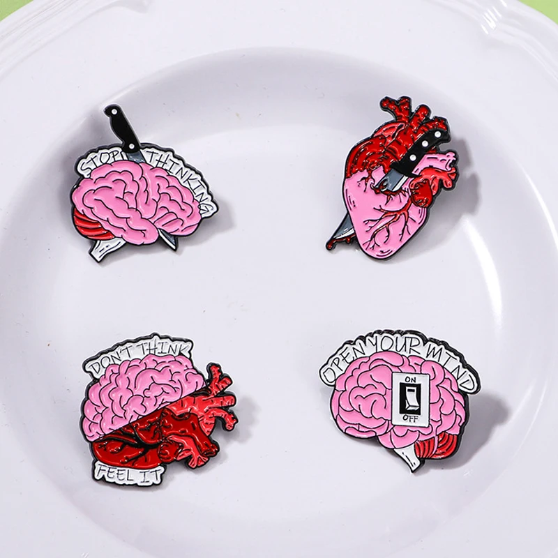 Creative Blood Organ Metal Brooch Dagger Heart Brain Switch Open Stop Thinking Brain Cartoon Badge Punk Pins Jewelry Accessories