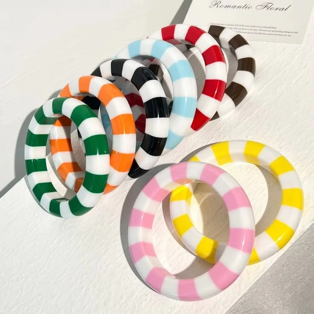 Stylish Color-Blocked Resin Bracelet Striped Round Cuff Bracelet Geometric Stackable Jewelry Women Statement Bangle