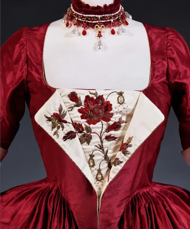 로코코 스타일 레드 새틴 가운, 계층형 오버스커트 포함, 역사적 재연, 왕실 궁정, 할로윈, 크리스마스용