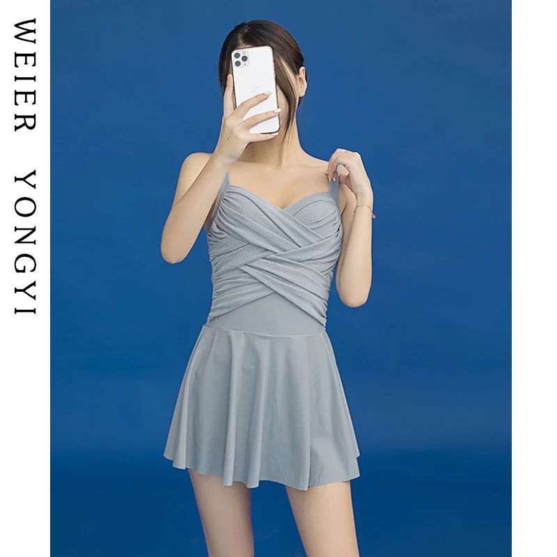 

Women's High-End One-Piece Swimsuit 2025 New Sexy Faionable Strap Thermal Batobe Concealing Slimming Hot Spring Swimsuit