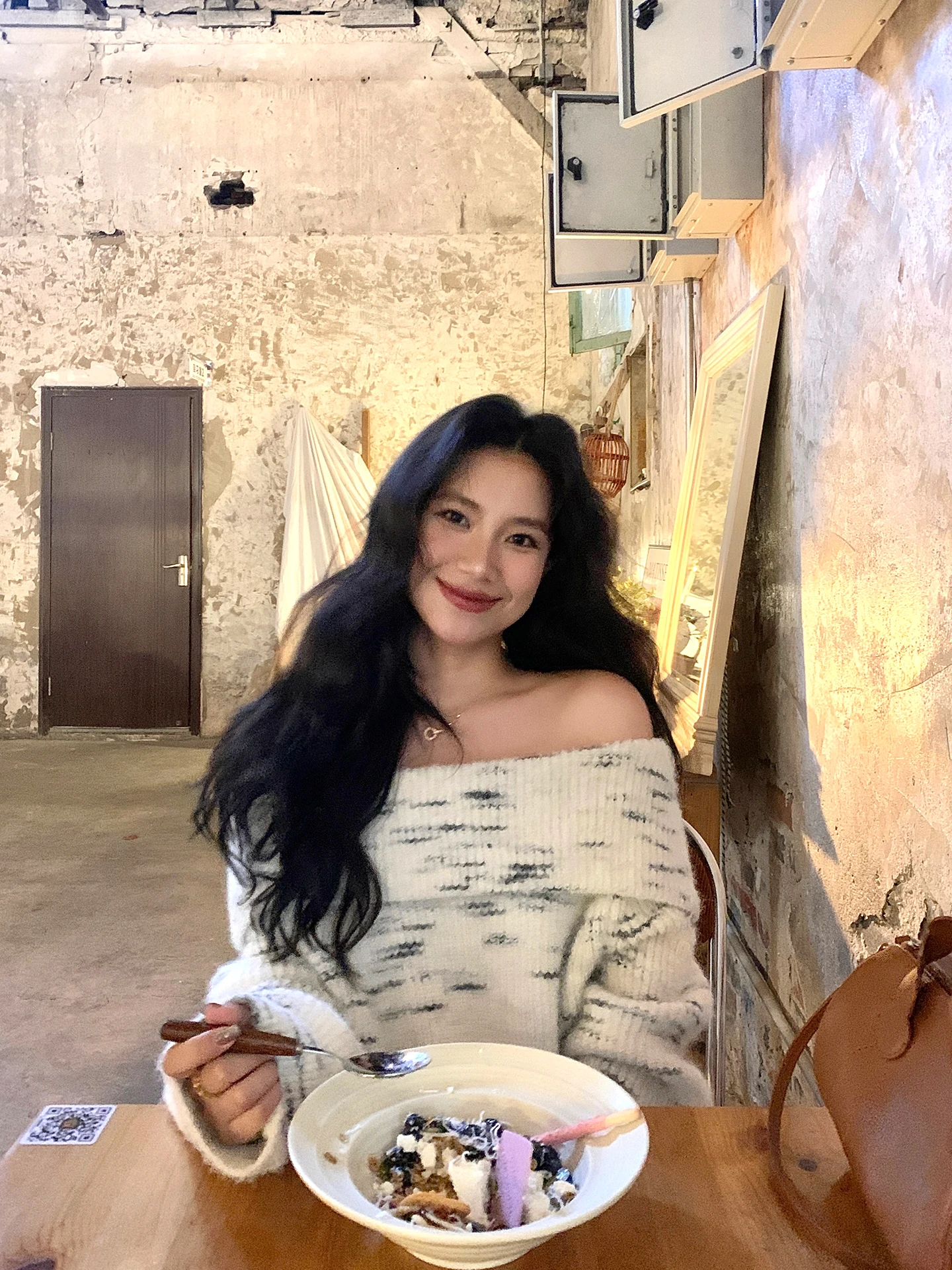 

Женский утепленный свитер DaqianwithU с открытыми плечами, теплый, для повседневной носки, осенне-зимний, модный, универсальный верхний слой