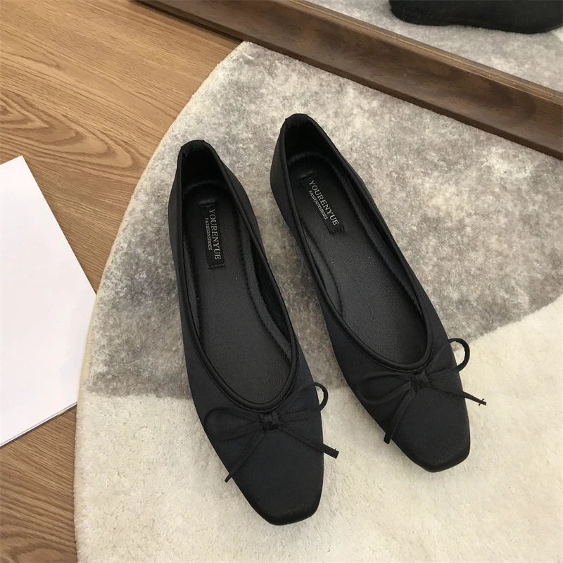 New Luxury Lace Tie Leg Satin Silk Ballet Flats Woman Square Toe Bowknot Elastic Band Ballerinas Ladies Wedding Mary Janes Shoes