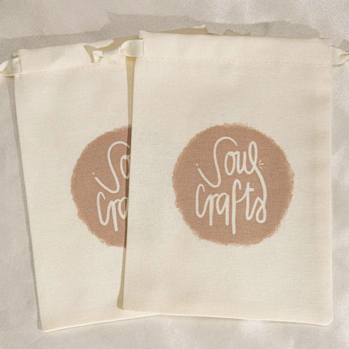 

Natural Small Cotton Pouch Bag with Custom Logo Printed Drawstring Dust Jewelry Gift Pouch Muslin Jewelry Bag