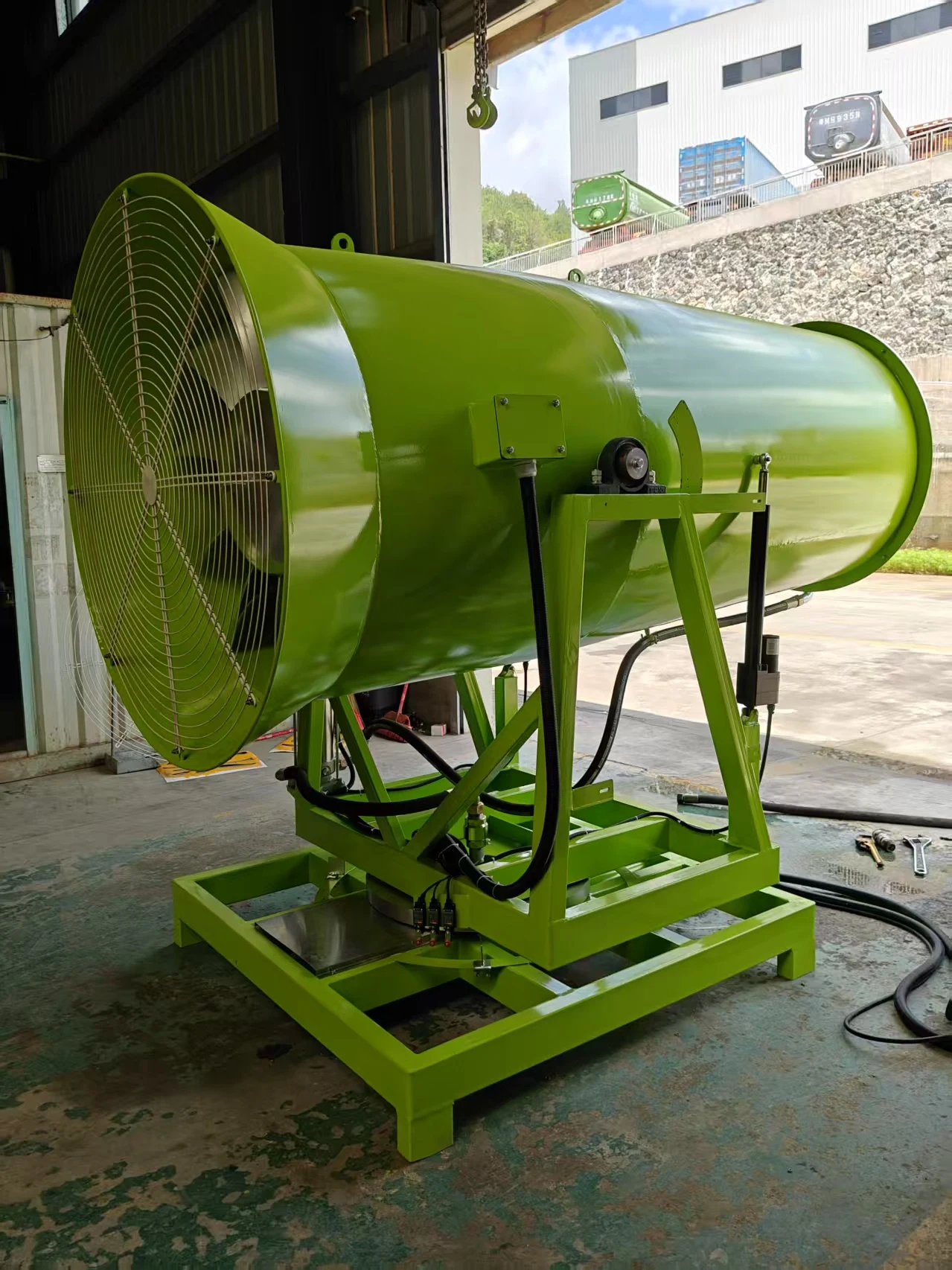 بخاخ رذاذ على الطرق منخفض المستوى - مدفع مدمج للتحكم في الغبار لبناء المساعدة الحضرية مع مساحة محدودة