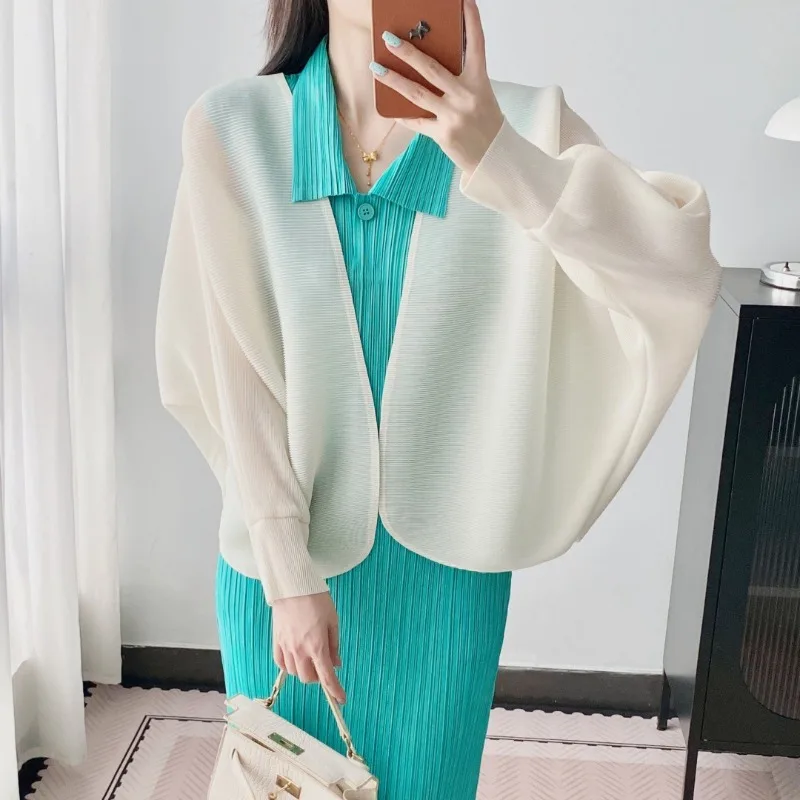 Miyake Pleated 2026 New Autumn Women's Jacket Batwing Sleeve Buttonless Loose Versatile Thin Cardigan Women's Clothing Pleat