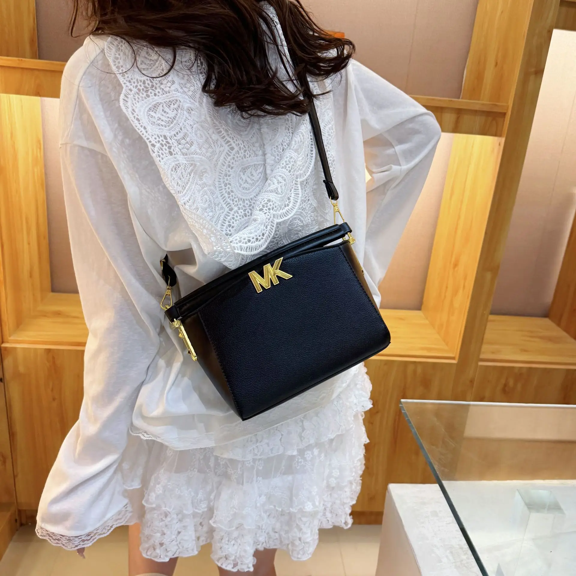 

​Spacious Women's Commuter Bag 2025, Multi-Functional Large Shoulder Purse, Versatile Tote for Daily Use, Durable​