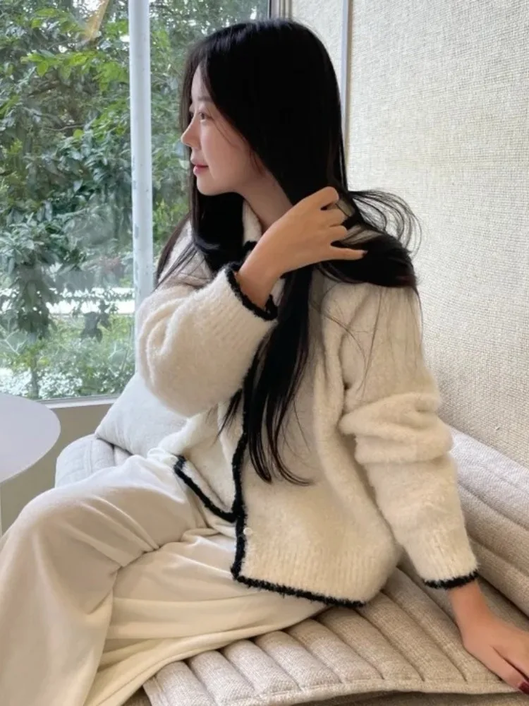 เสื้อสเวตเตอร์ถักไหมพรมสีสันสดใส ป้องกันริ้วรอย สำหรับผู้หญิง เนื้อผ้านุ่ม ใส่ได้หลากหลาย สไตล์เสื้อคลุมมีปก สำหรับฤดูใบไม้ร่วง รุ่นใหม่ เหมาะสำหรับใส่ไปทำงาน บริการจัดส่งทางอีคอมเมิร์ซ