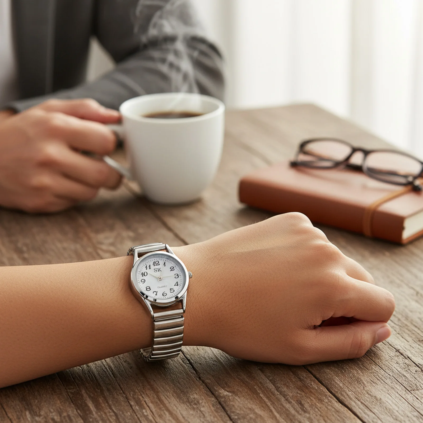 Quartz-Watch with Large Number Dial Stainless Steel Band for Men and Women Daily Use
