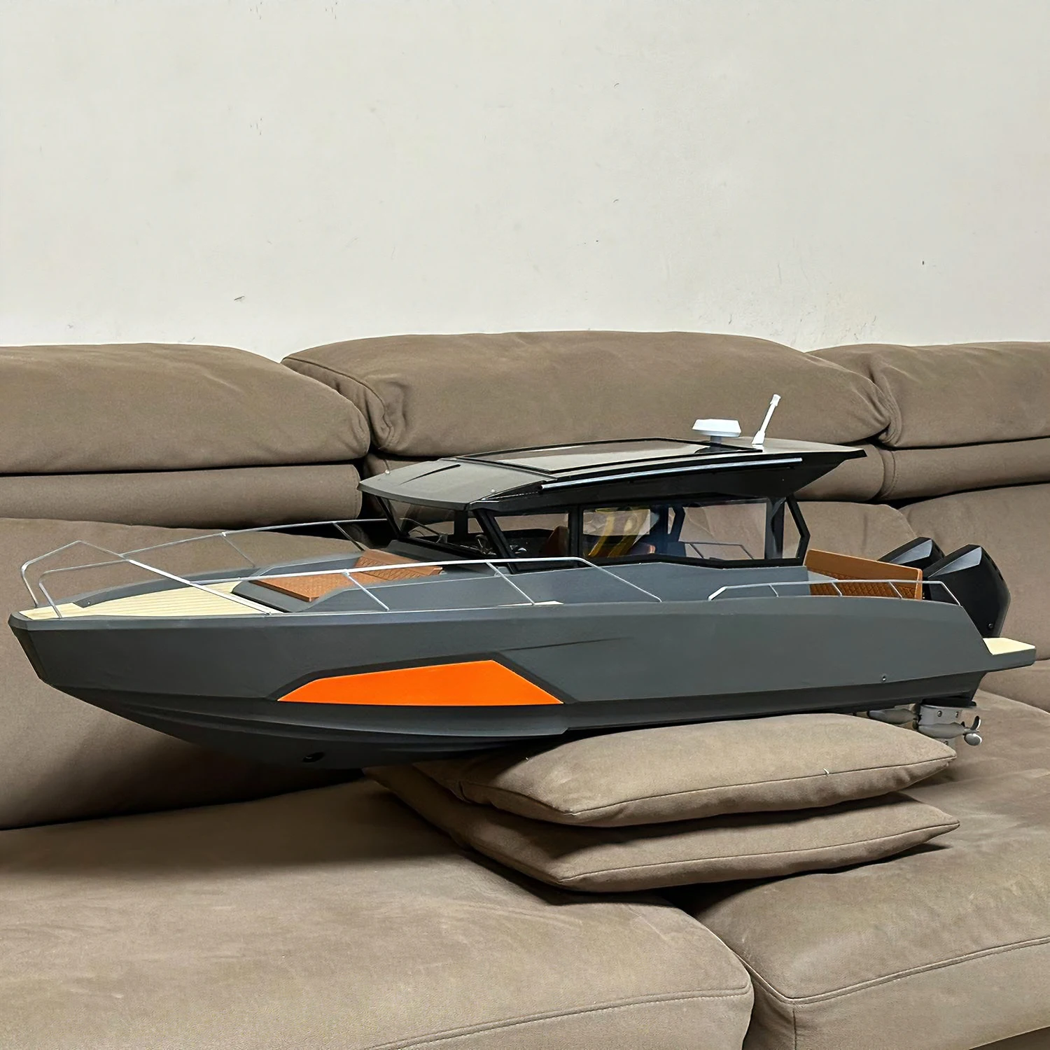 

1/9 RC Ships 107cm Simulated Remote-controlled Yacht Model Equipped with Double Outboard Motor RC Ships RTR Ship Toy Yacht Model