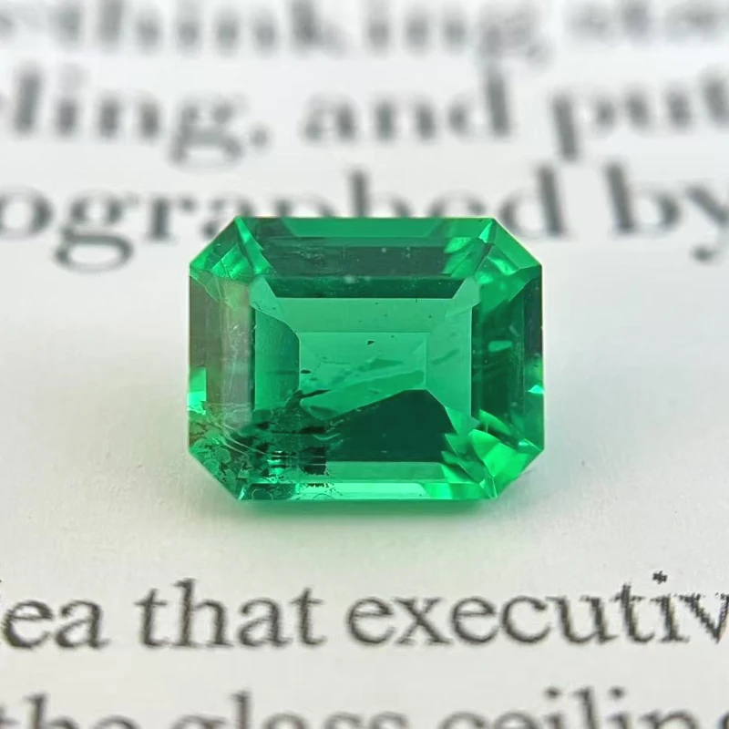 

Выращен в лаборатории Columbia Emerald Cut Изумруды Гидротермальная ручная резка Усовершенствованные материалы для изготовления ювелирных изделий Сертификат AGL 0,91-1,83 карата