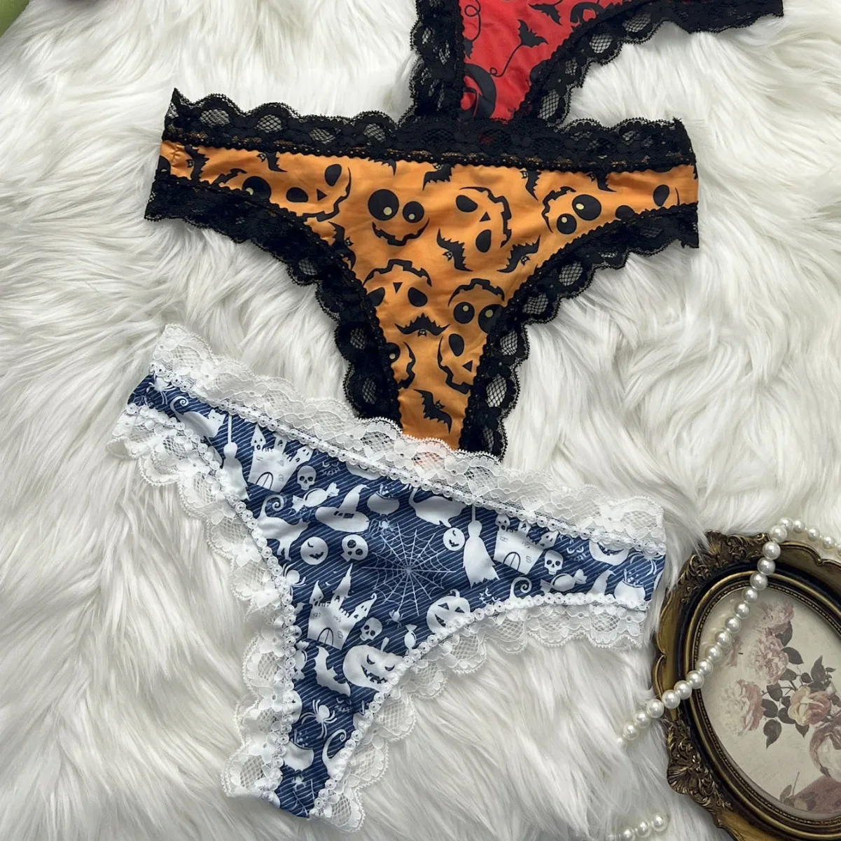 1pc Halloween Underwear Sexy Lace Patchwork Halloween Print Graffiti Christmas Seamless Ice Silk T Pants Breathable Girls' Thong