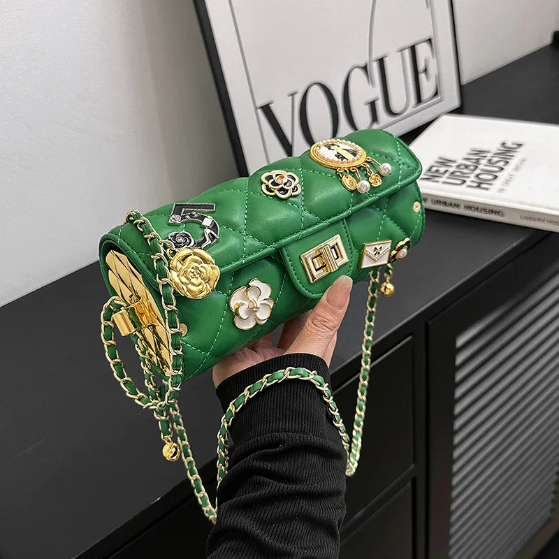 

Новая женская сумка-бочонок 2026 года с 3D цветочным узором, вместительная стеганая сумка через плечо с цепочкой, вечерняя сумка-клатч