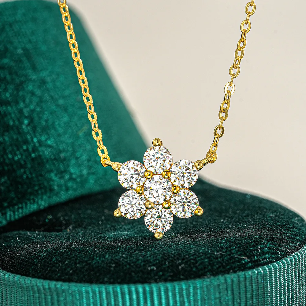 

18K Gold Pendant, 1-carat Moissanite Platinum PT950 Necklace, Women's Fashion, Luxury, Sunflower, Light Luxury, Snowflake