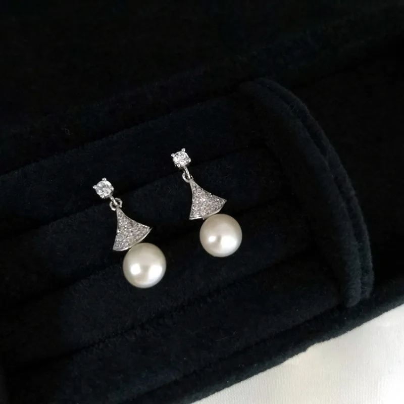 

925 exquisite small stud earrings, sterling silver stud earrings, zircon fan-shaped freshwater pearl small skirt