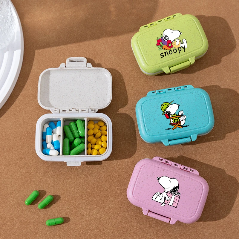 Boîte de rangement de pilules Snoopy, petite boîte à médicaments Portable résistante à l'humidité, boîte de rangement de bonbons à motif de dessin animé, cadeau d'anniversaire pour ami