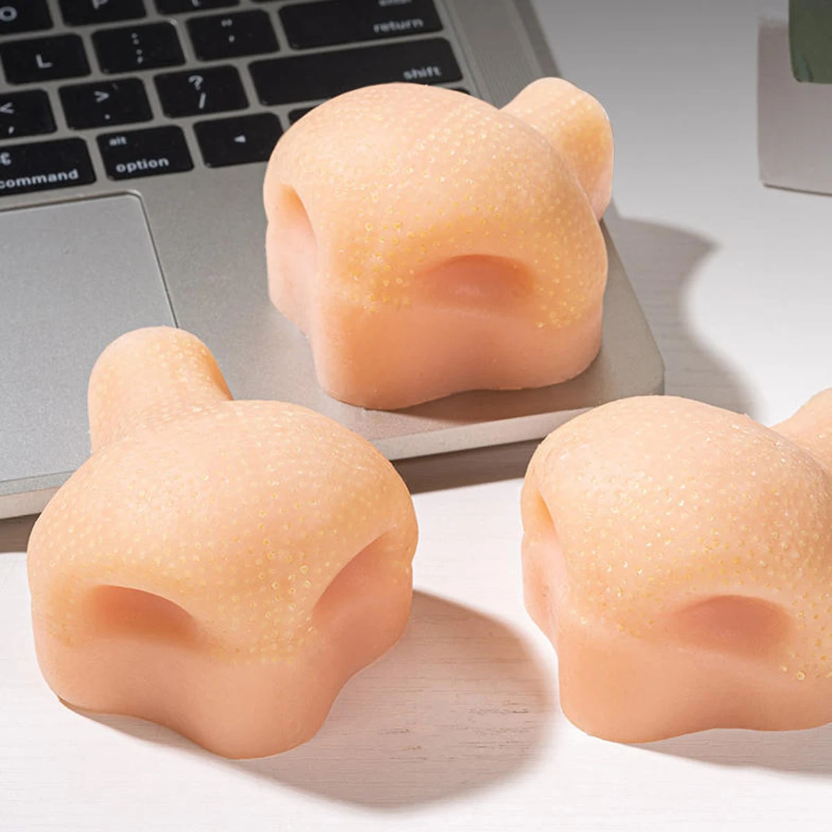 ของเล่นบีบคลายเครียด รูปทรงสตรอว์เบอร์รี บีบสิว จำลองการบีบสิว ของเล่นตลก ช่วยลดความเครียด ทำความสะอาดสิวเสี้ยน