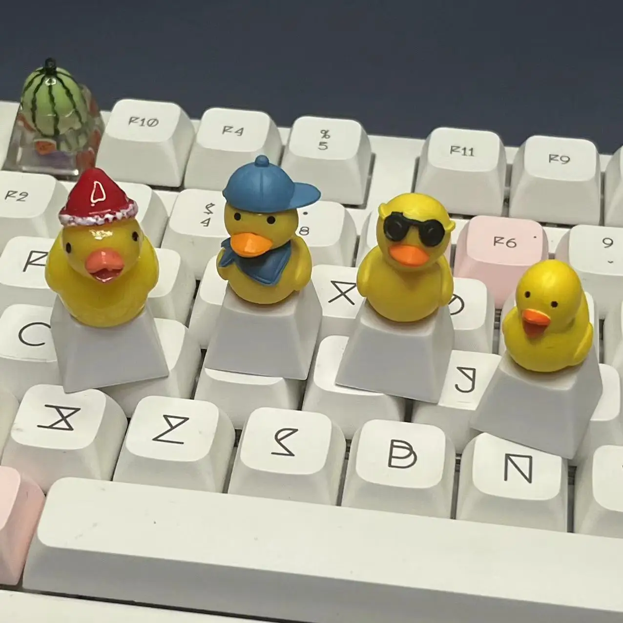 

DIY Creative Little Duck Keycap Cherry Mx Switch Cross Axis Universal Game Mechanical Keyboard Keycap