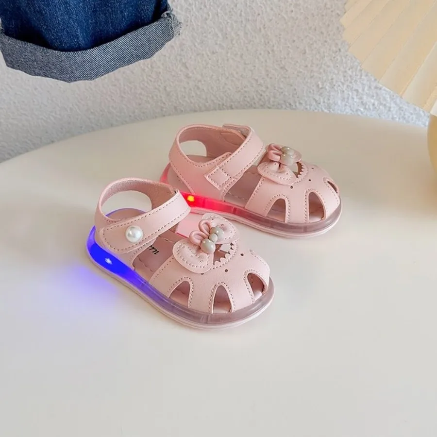 Little Girl Summer Beach Shoes 2026 Summer New Style Cute Rabbit Bow Decoration Beach Sandals with Glowing Sole Design 16-26