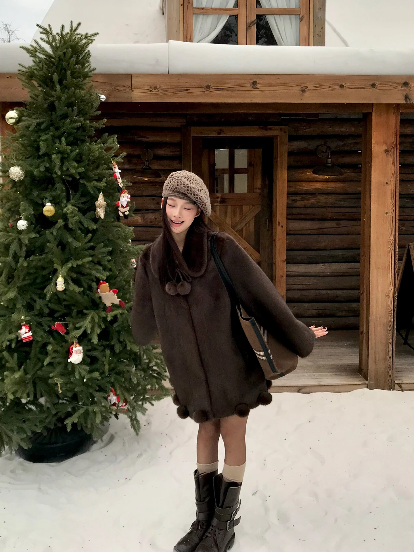 

Красное женское зимнее пальто Celebri Studio, новинка 2025 года, пушистая верхняя одежда, теплая хлопковая куртка, уникальная привлекательная свободная хлопковая одежда...