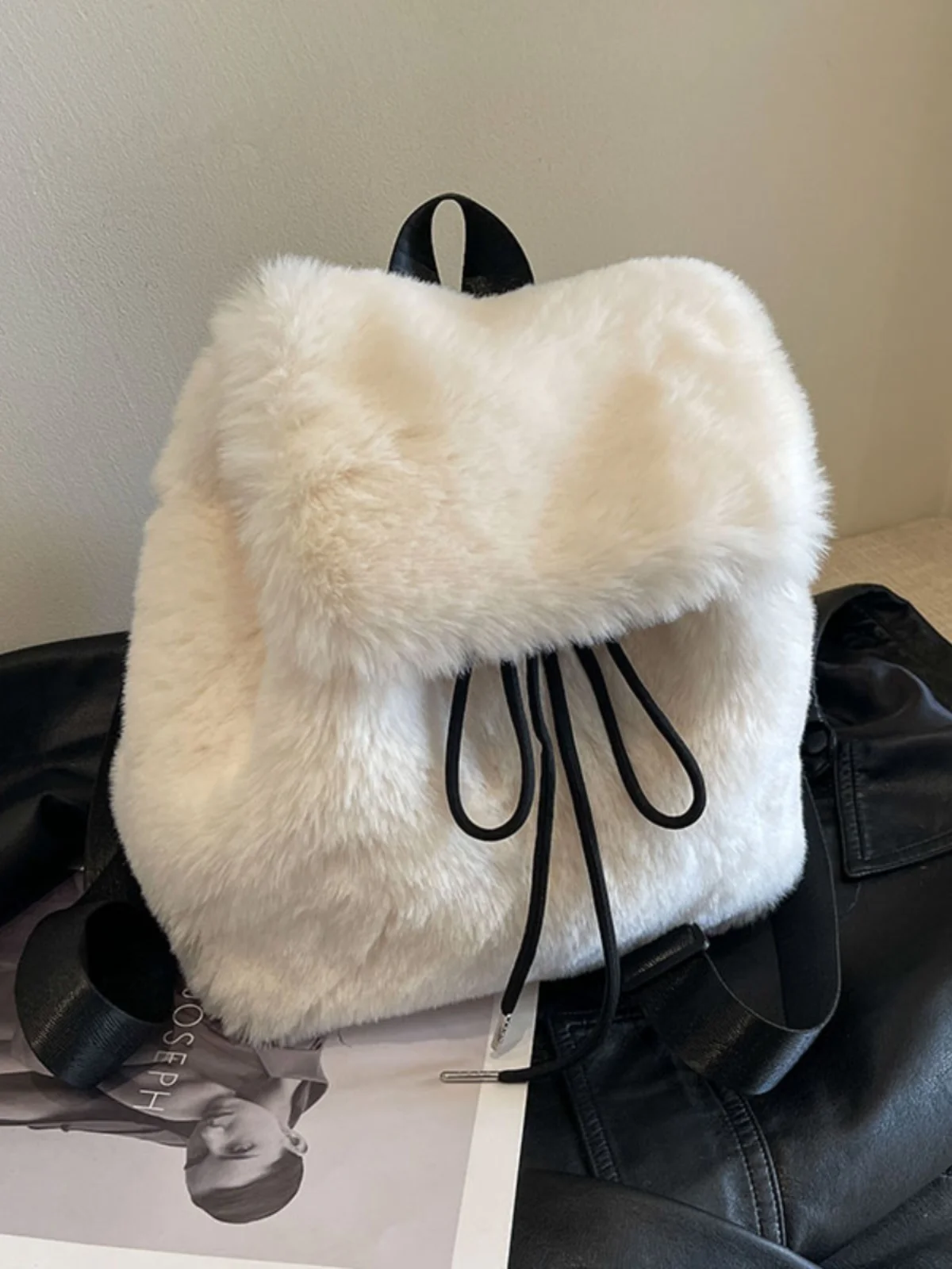 Fashion Women Plush Backpack 2023 Autumn Winter New Popular Student Bags Chic Cute Female Handle Backpack