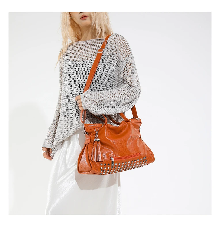 

Stylish Luxury Tote Bag in Solid Color Featuring Minimalist Vintage Design for Everyday Commuter and Leisure Use