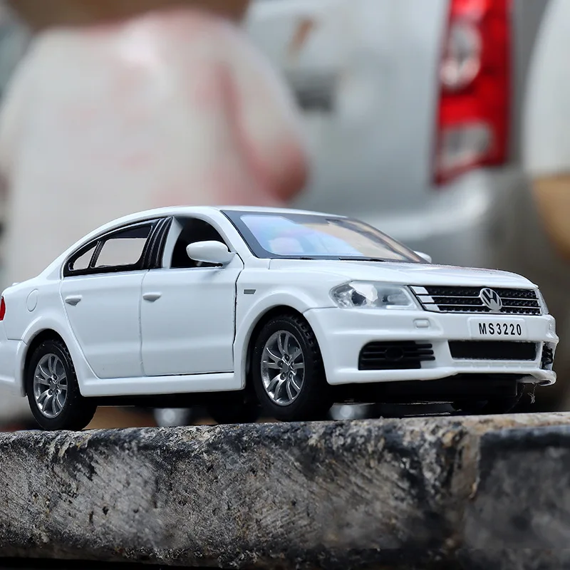 

1: 32 Volkswagen Lavida Return Sound and Light Toy Car Simulation Four door Alloy Car Model Gift