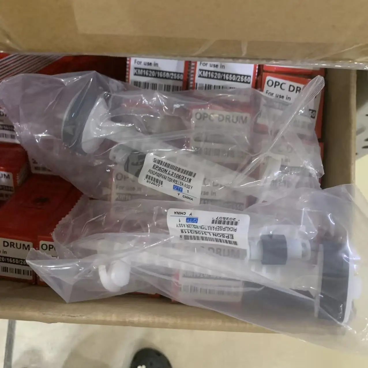 

Для EPSON L3110 L3150 L3151 L3156 L3158 L3160 L3115 L3116 L3117 L3118 L3119 L1110 L1118 L1119 Разделительный ролик подачи