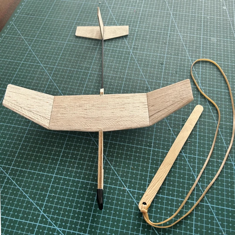 

1Set Ejection Glider Model Flat-convex Type Wing Carbon Rods Fuselage Wooden Wingspan 260mm Length 286mm P1-T RC Toy Airplane