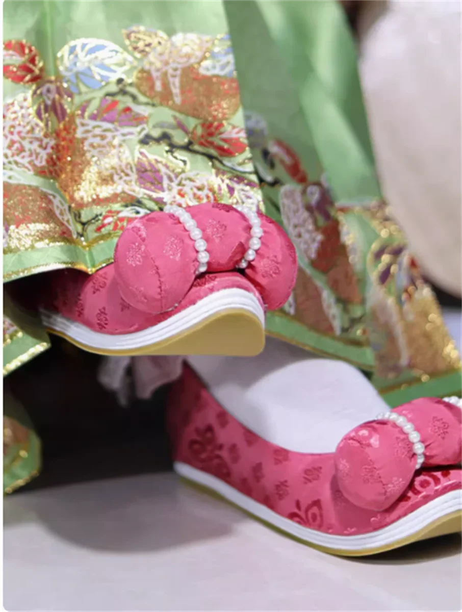 Chinese style traditional Hanfu shoes