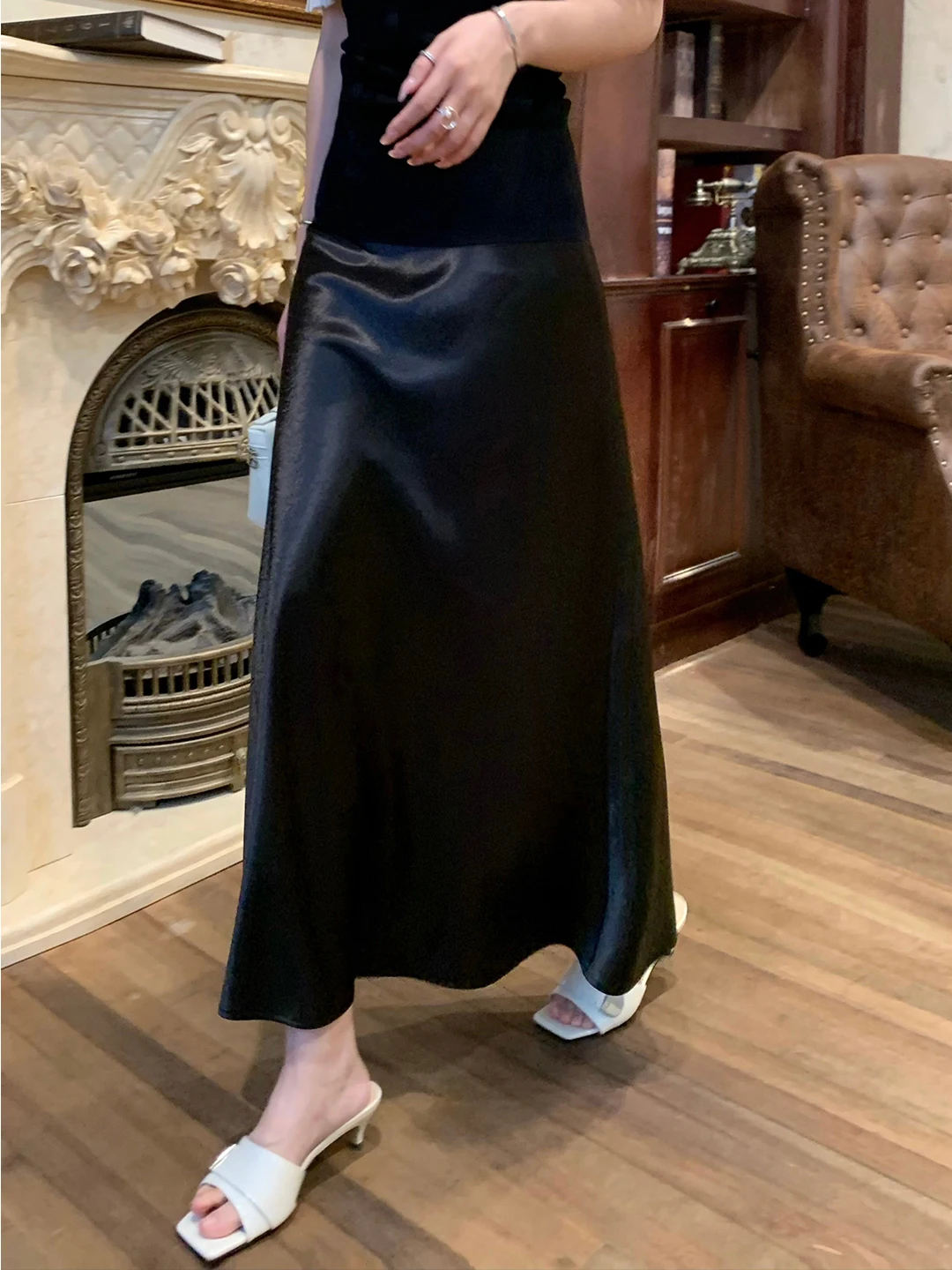 

Шелковистая струящаяся атласная юбка-полусолнце с высокой талией, стройнящая, элегантная, А-силуэт, MIMOSA BEAUTY, полиэстер, на молнии