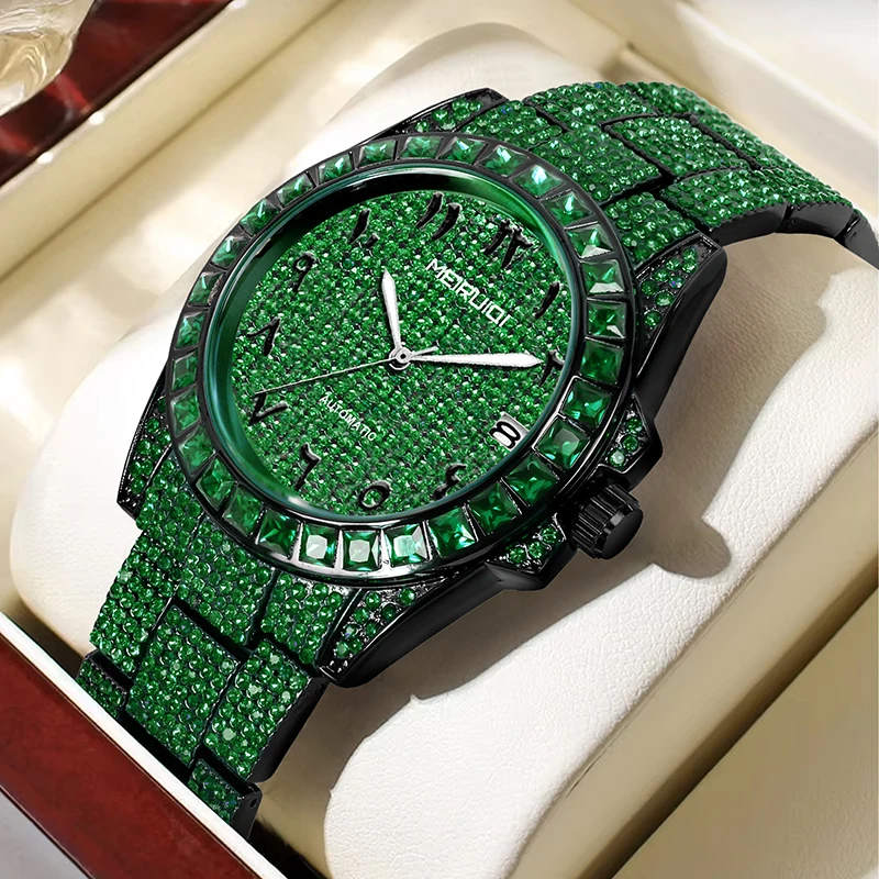 

Мужские зеленые часы в деловом стиле с календарем, изображением звездного неба и необычным цифровым механическим циферблатом.