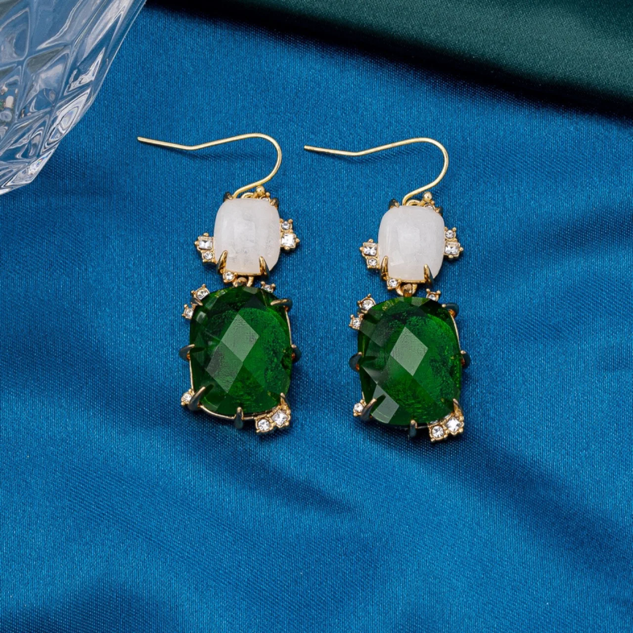 

Original Design Copper Gold-Plated Green Gemstone Exquisite Fashion Versatile Casual Earrings