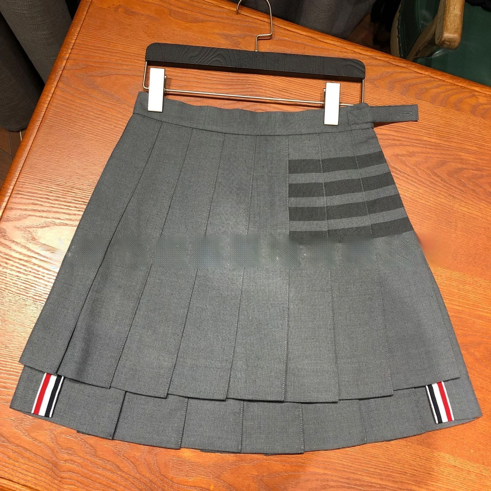 

Шерстяная клетчатая юбка трапециевидной формы с асимметричным подолом, плиссированный дизайн, деловые повседневные женские юбки, весенний сезон Faion