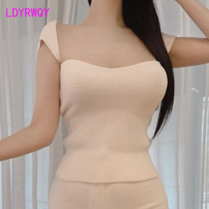 South Korea's new tight sexy low-cut show-chest woman short sleeve knitted T-shirt woman