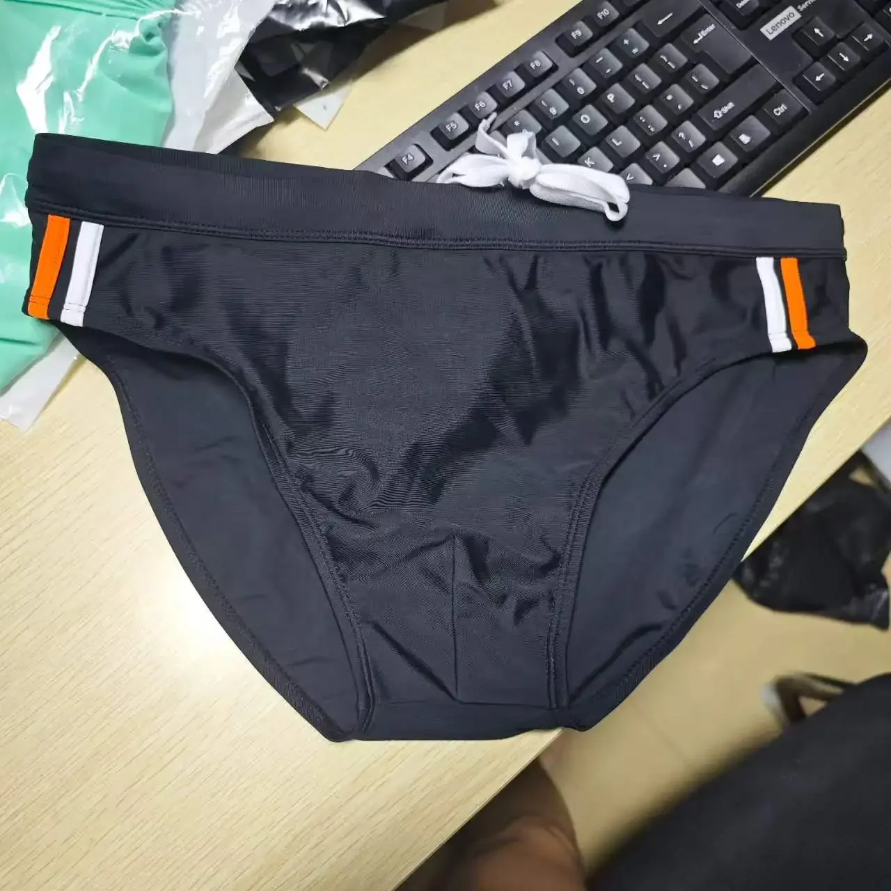 2026New solid color swimming trunks sports leisure beach surfing simple close-fitting beach UXH381