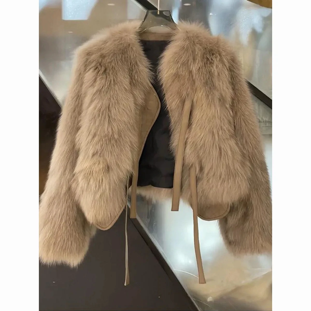 Giacca invernale corta abbigliamento donna 2024 nuovo cappotto di pelliccia sintetica moda capispalla di peluche allentata femminile lusso imita giacca di pelliccia di volpe