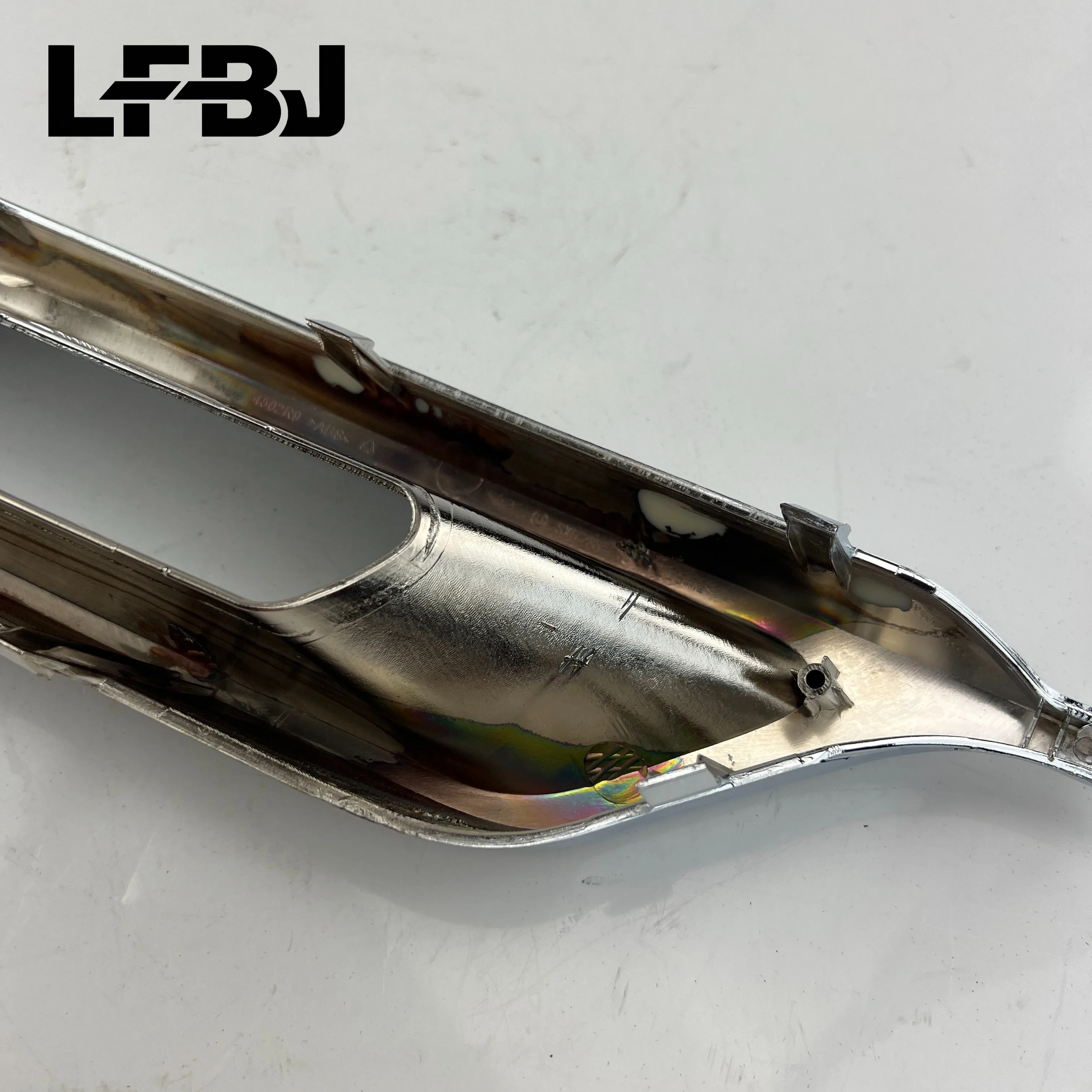 OE SX6‑2804116 O‑Shape Frame Right Rear Bumper Bright Chrome Trim Strip Fit For Dongfeng Forthing SX6 Exterior Body Spare Part
