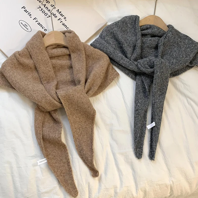Fashionable Knitted Winter Wrap for Women with Decorative Elements Stylish and Versatile Triangle Scarf for Autumn and Winter