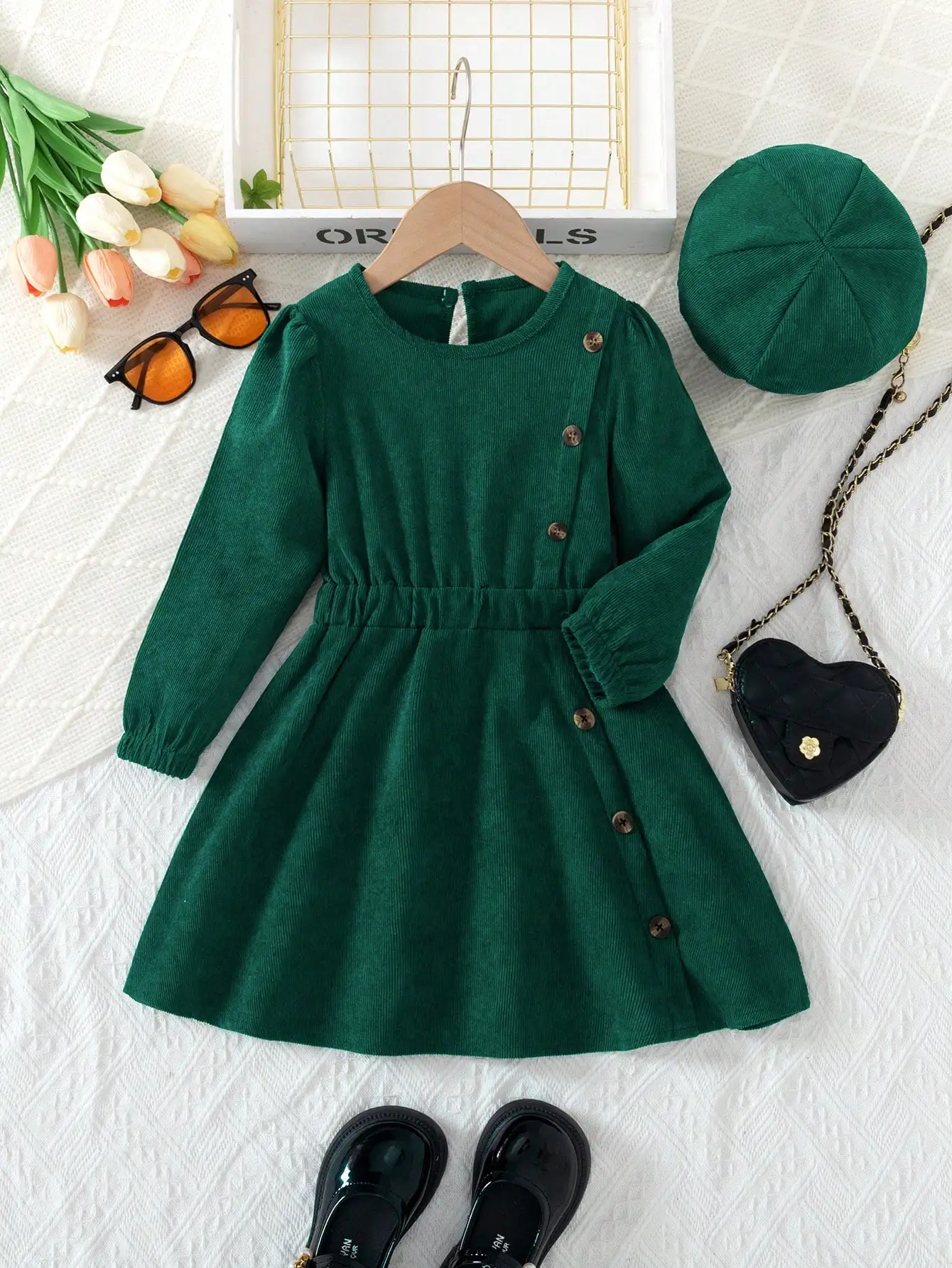 (6591) Little Girl's Romantic and Elegant Corduroy Christmas Beret Dress. Exquisite and Simple Button Design and Corduroy Material with a Round Neck, Long Sleeves, and A-Line Hem. Romantic and Elegant, Suitable for Various Christmas Parties, and Also Looks Exquisite for Everyday Wear.