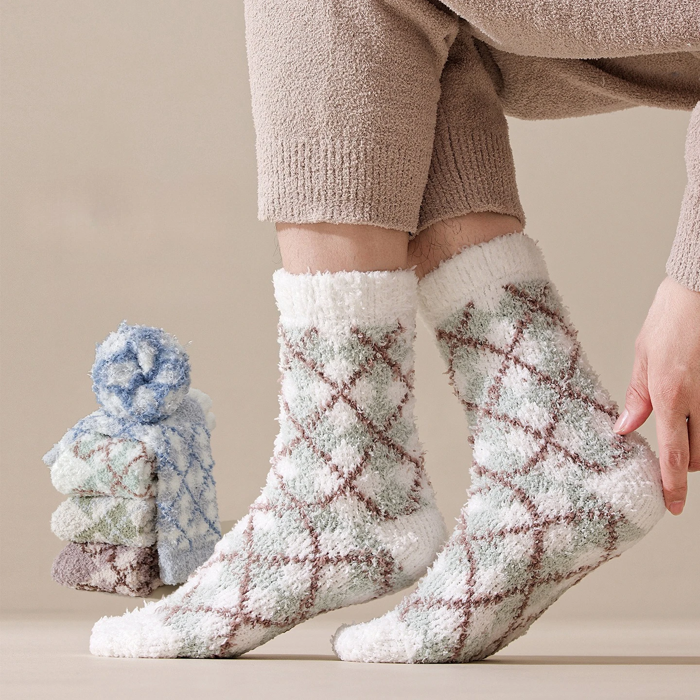 

Men Coral Fleece Socks Autumn and Winter Fleece Thickened Medium Tube Socks Home Color Matching Floor Warm Sleep Socks Men