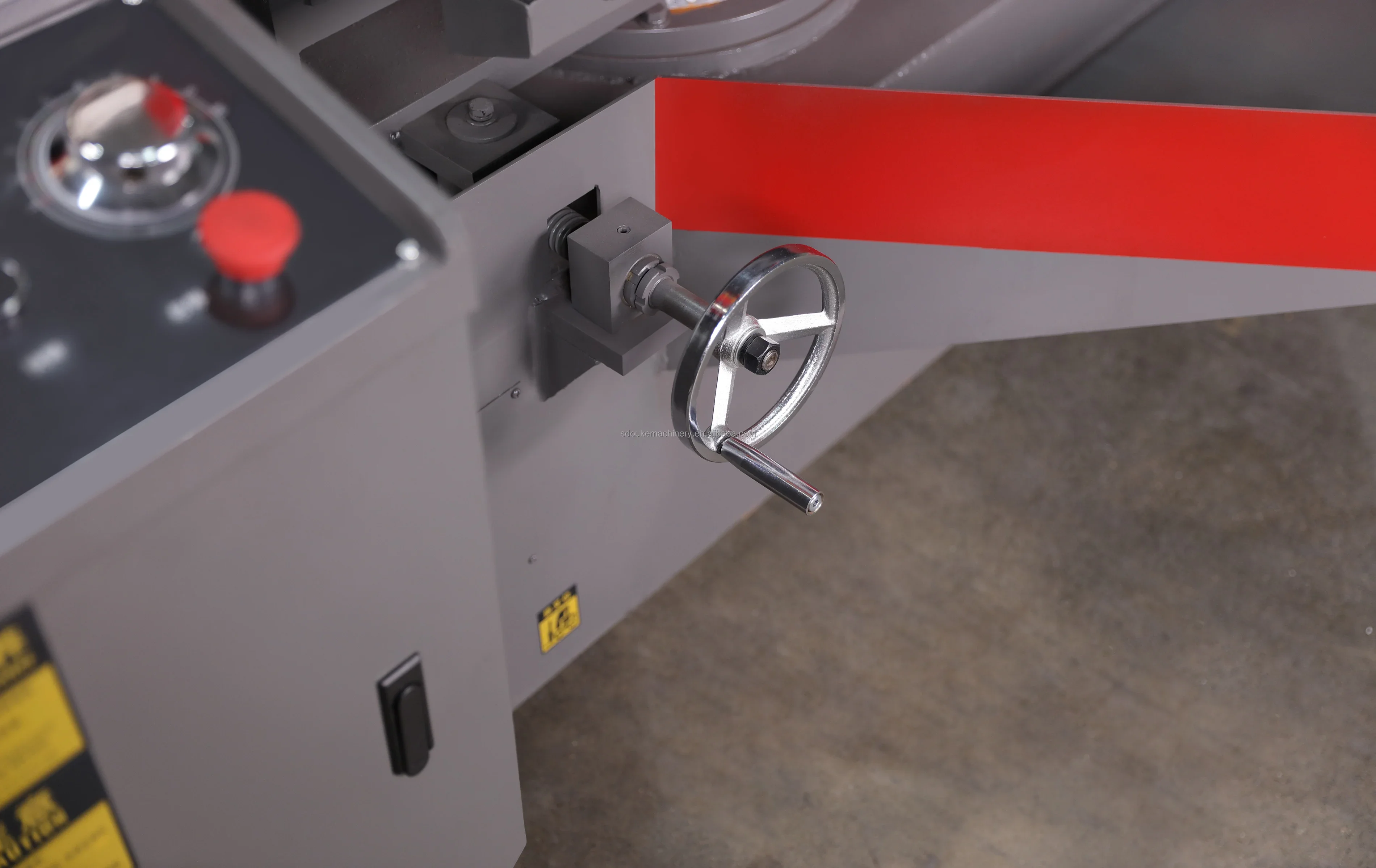 منشار النطاق الأوتوماتيكي GB4028 منشار شريطي أفقي بزاوية دوارة.