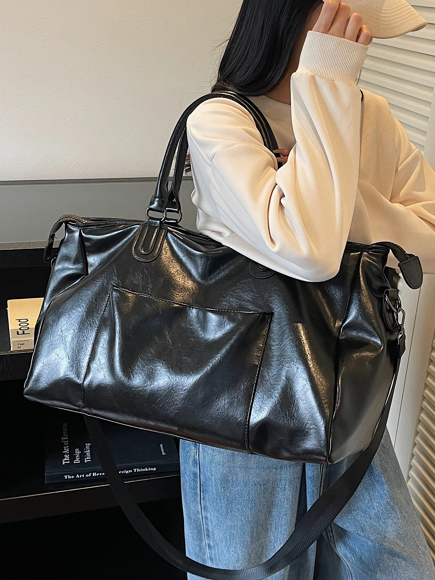 

Retro Large Capacity Casual Crossbody Bag Single Shoulder Tote for Commuting And Short Trips Women's Style Fall Winter New 2026