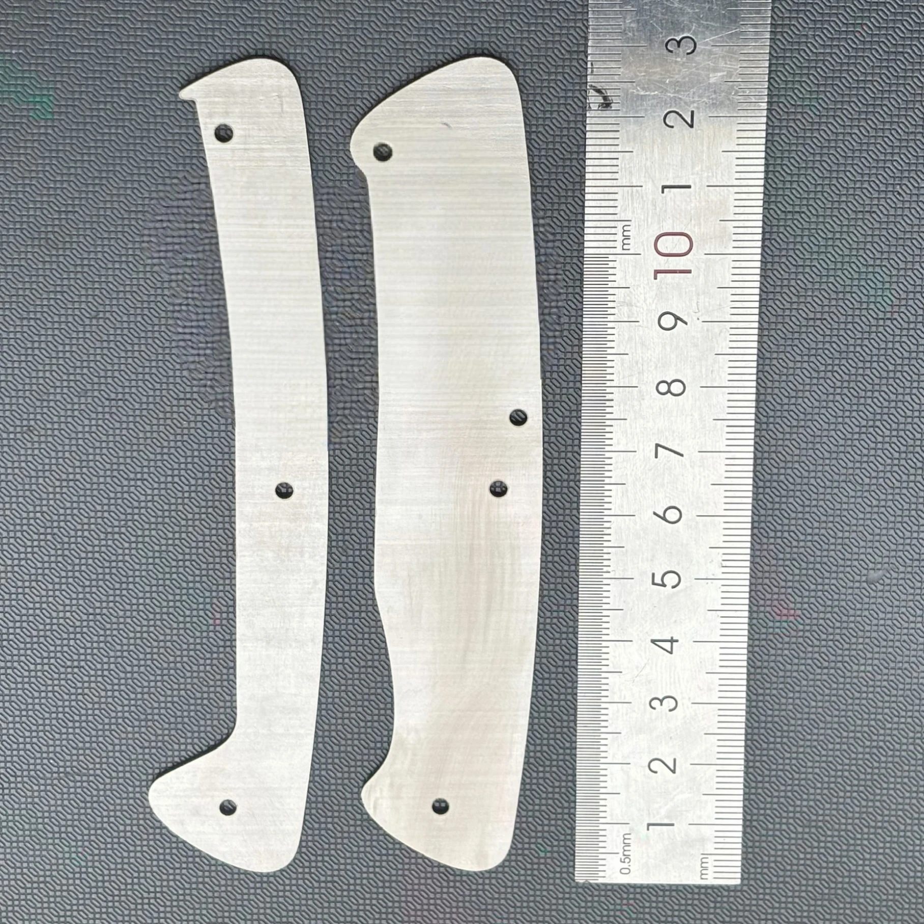 1 Piece Custom Made Titanium Alloy TC4 Liner Stone Washed Liner for 130mm Victorinox Sak Modify