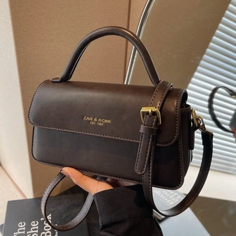 

Trendy Designer Minimalist Diaper Bags For Ladies Large Capacity Leather Shoulder Bag Simple Vintage Commuter Bag Elegant