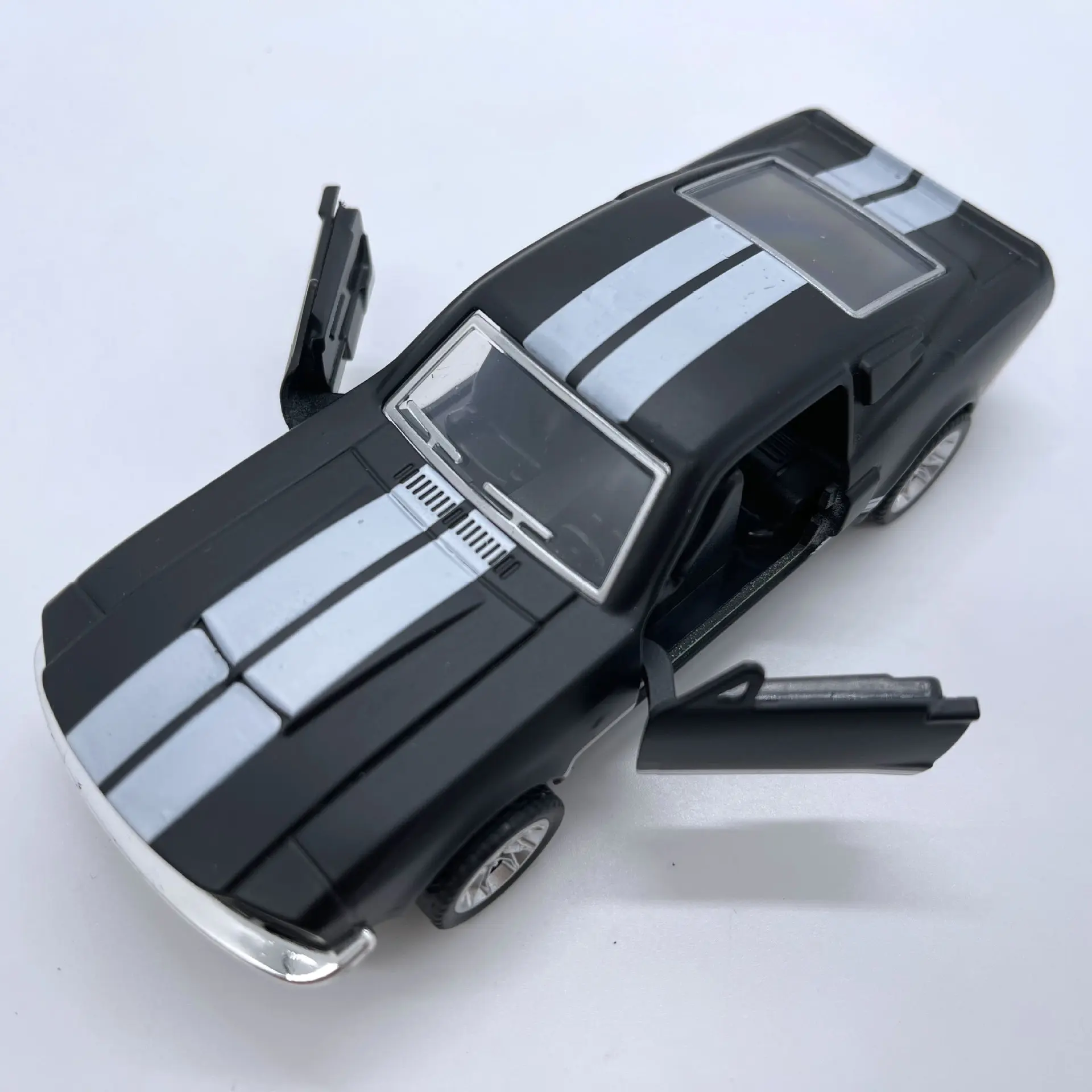 1:32 シミュレーションレトロクラシックカーおもちゃモデルドアを開けることができますプルバック車合金車の装飾品アメリカンマッスルカー男の子のおもちゃ